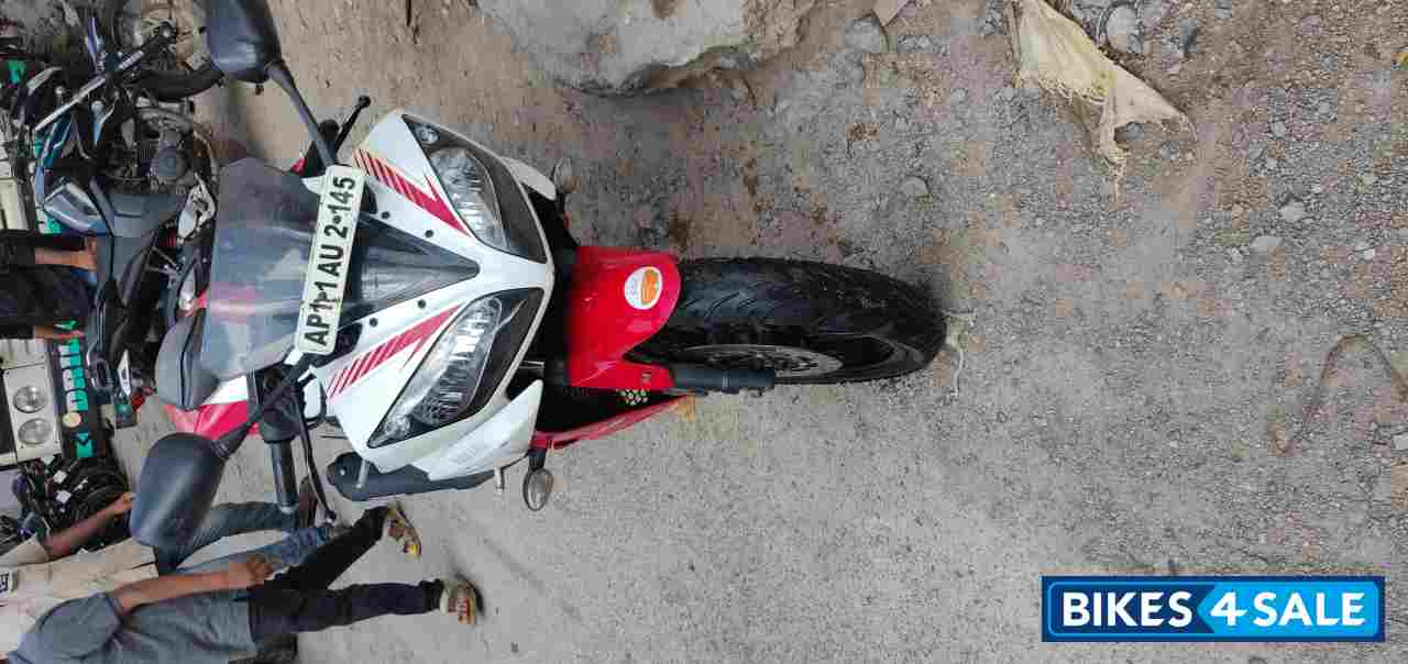 White Red Yamaha YZF R15 V2