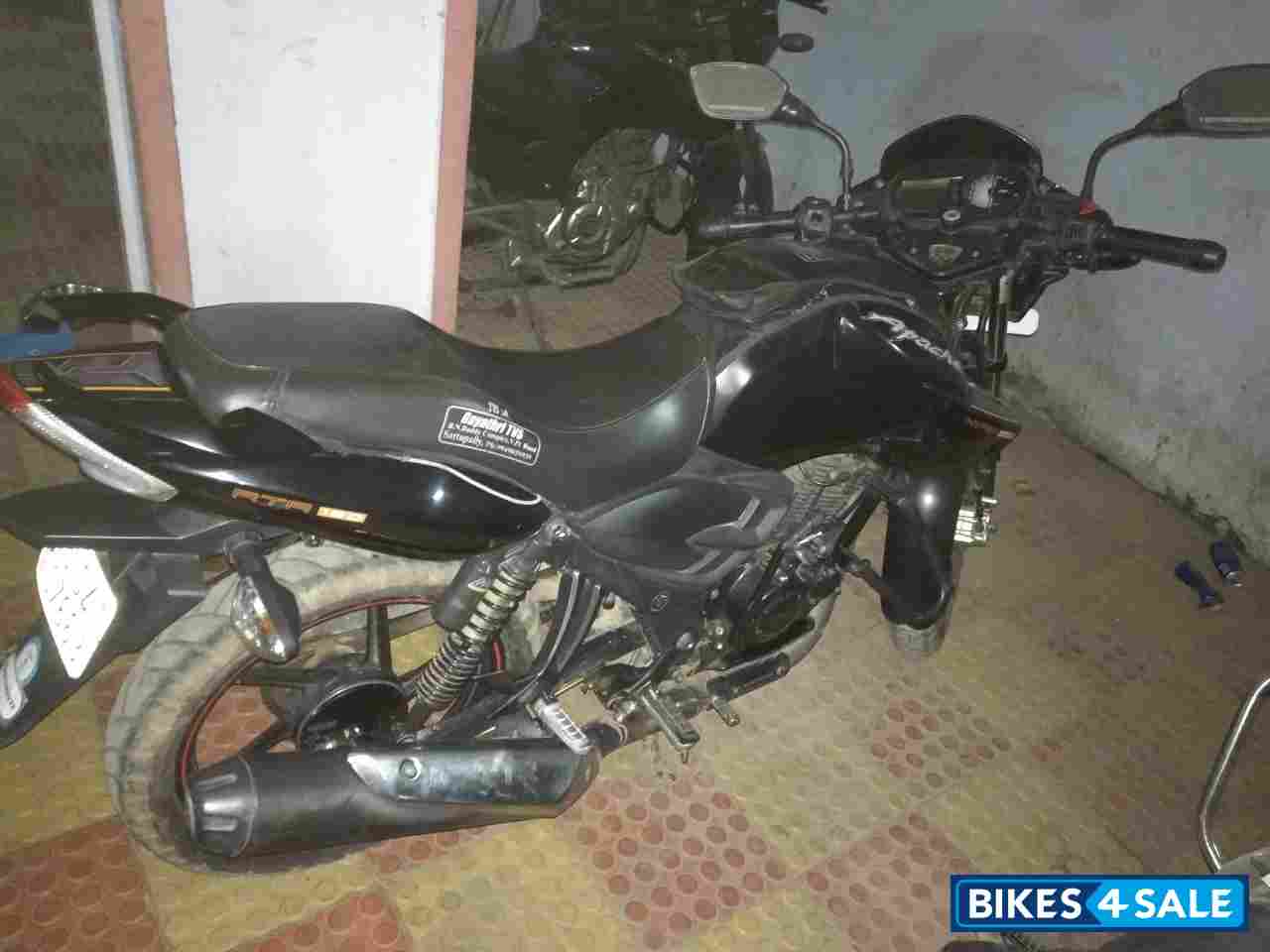 Black TVS Apache RTR 160