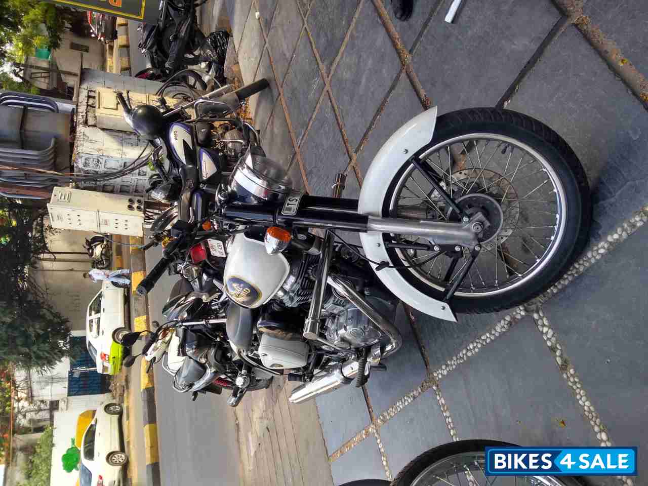 White Royal Enfield Classic 350