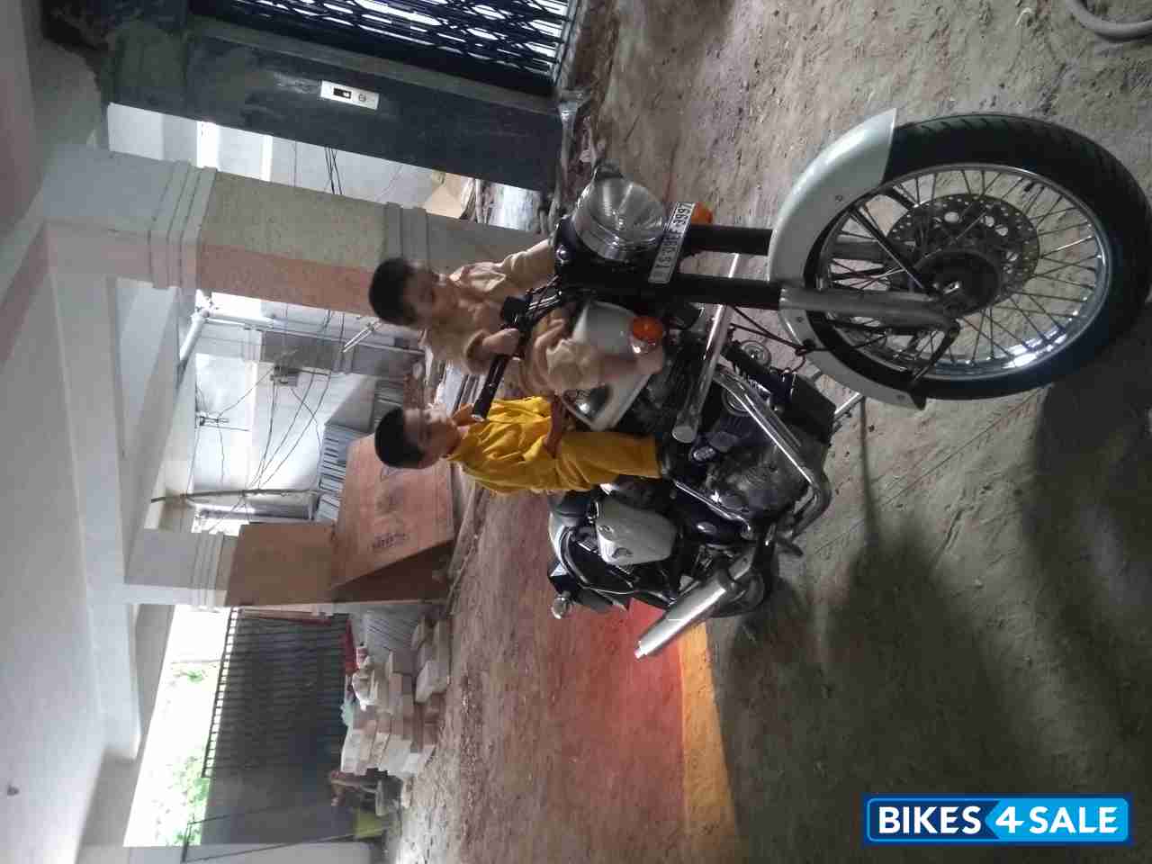 White Royal Enfield Classic 350