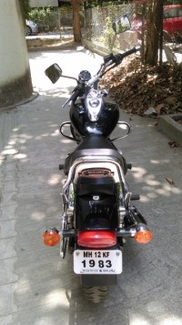 Black Bajaj Avenger 220 DTS-i