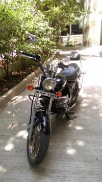 Black Bajaj Avenger 220 DTS-i