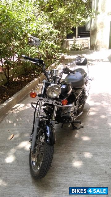 Black Bajaj Avenger 220 DTS-i