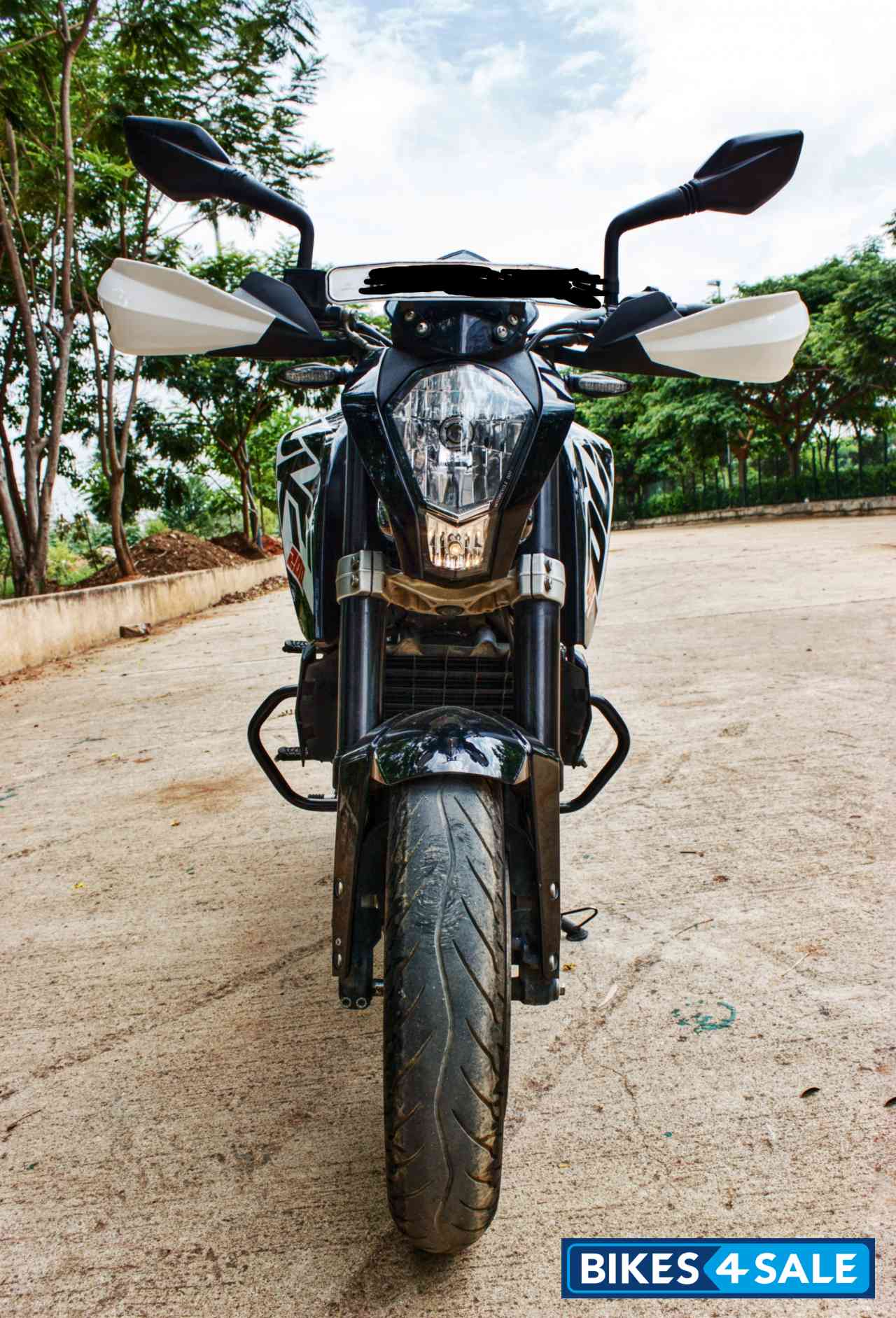 Black KTM Duke 200