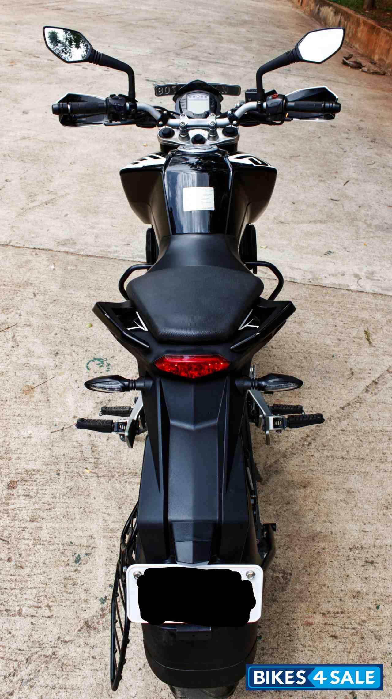 Black KTM Duke 200