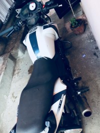 White TVS Apache RTR 160