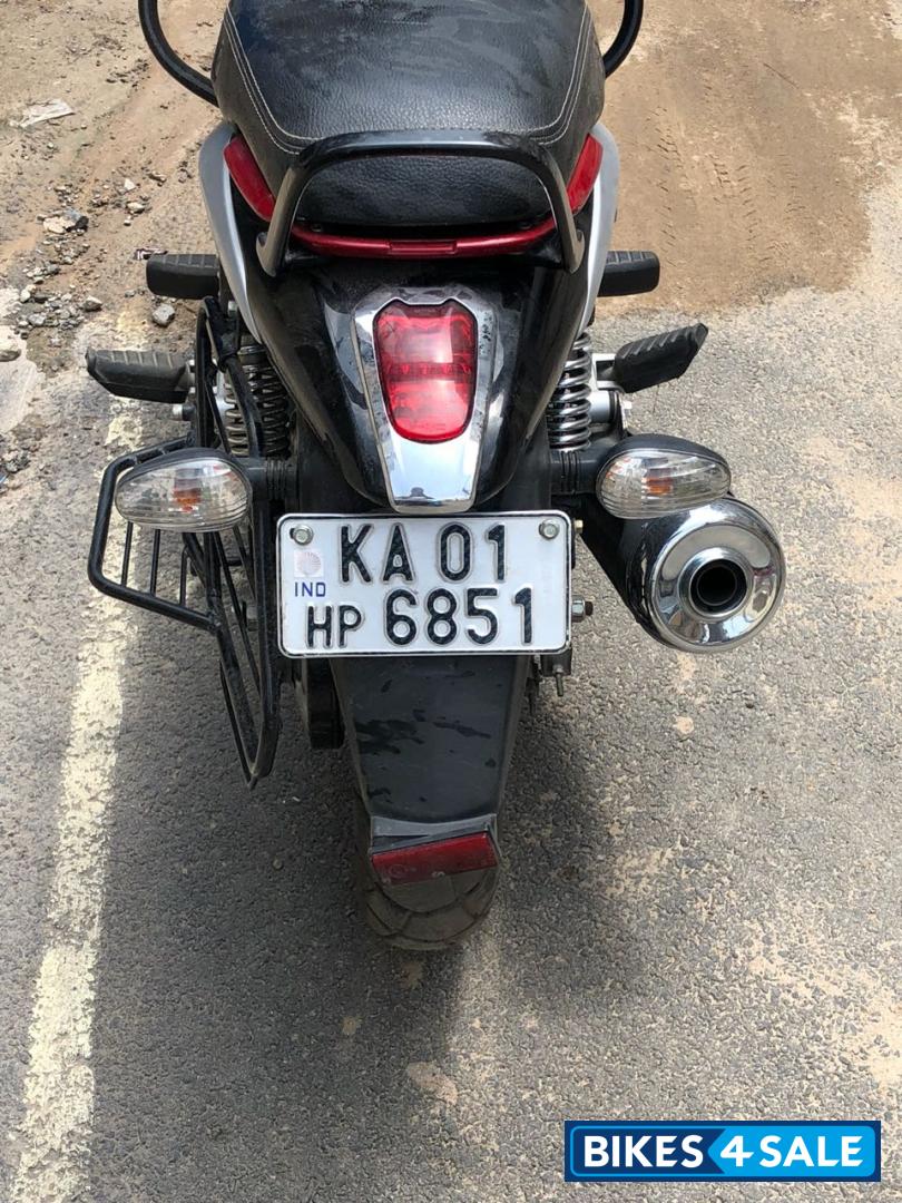 Bajaj V15