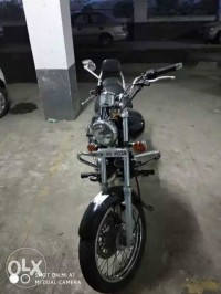 Black Bajaj Avenger 220 DTS-i
