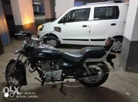 Black Bajaj Avenger 220 DTS-i