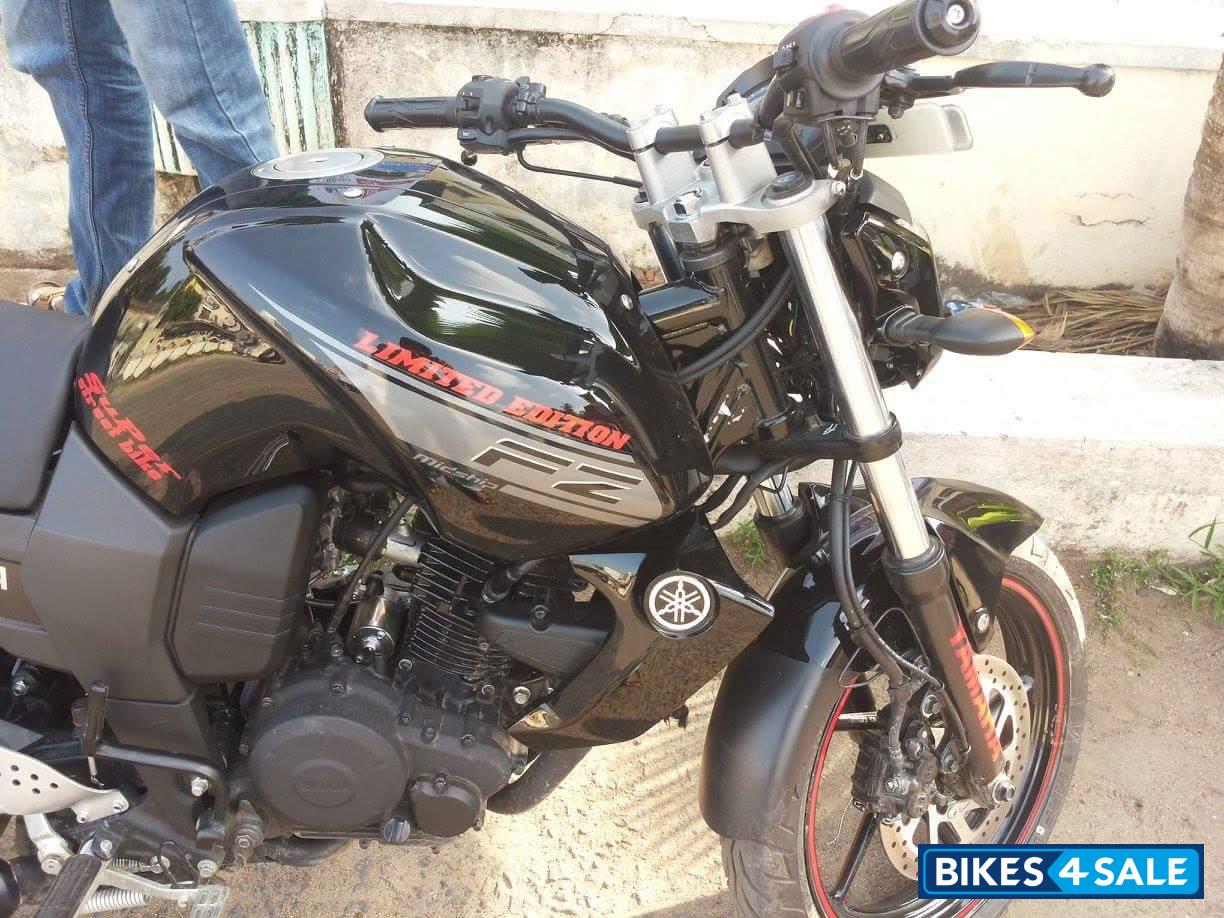 Black Yamaha FZ16