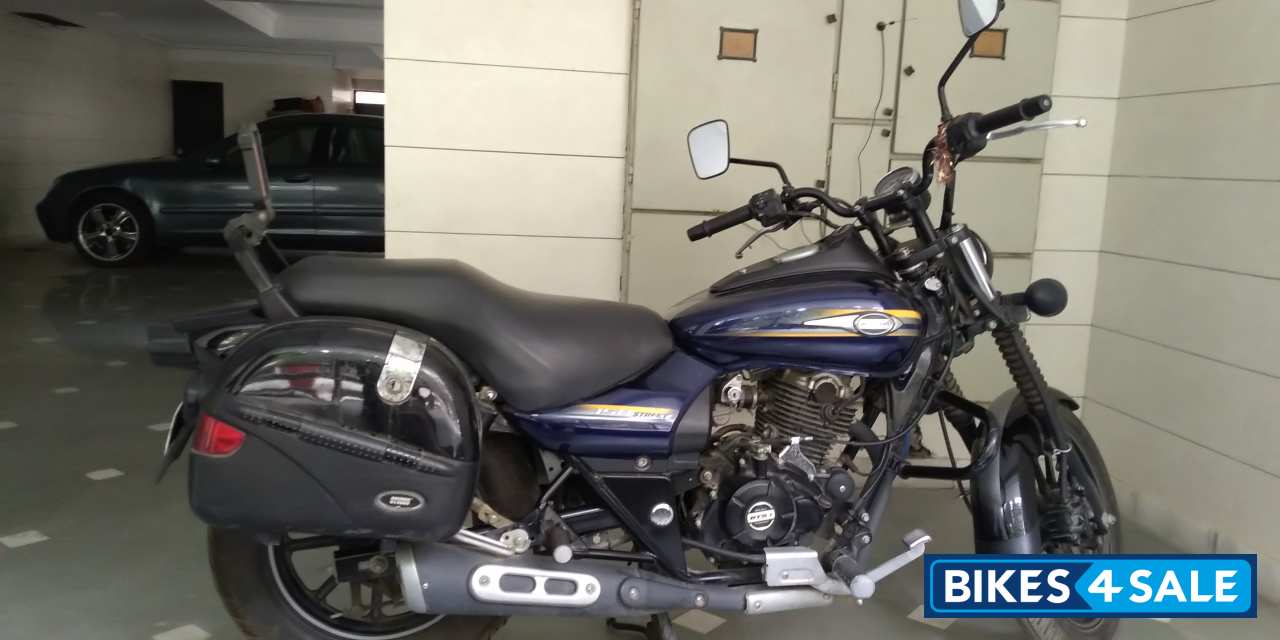 Blue Bajaj Avenger Street 150