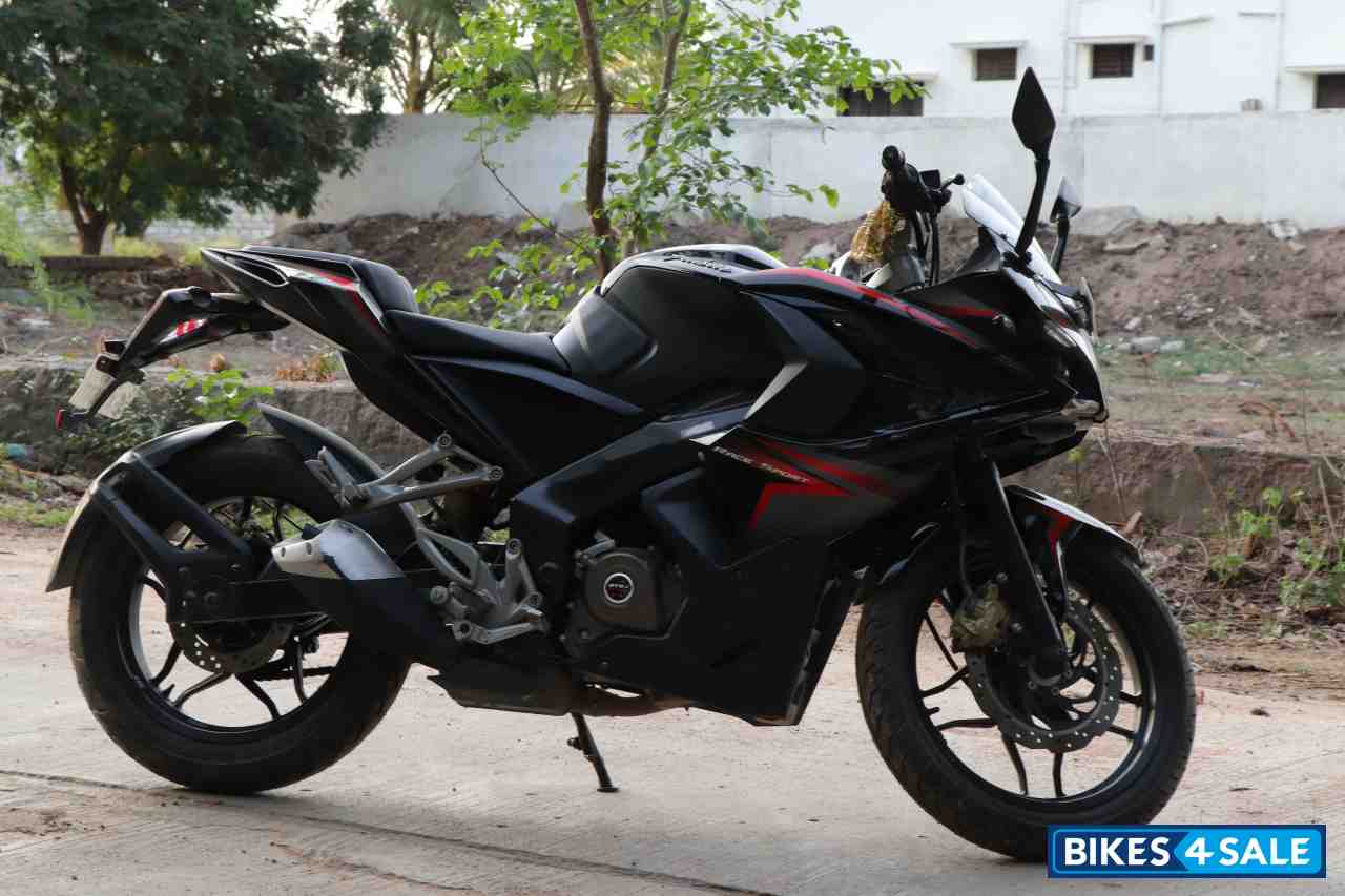 Bajaj Pulsar RS 200