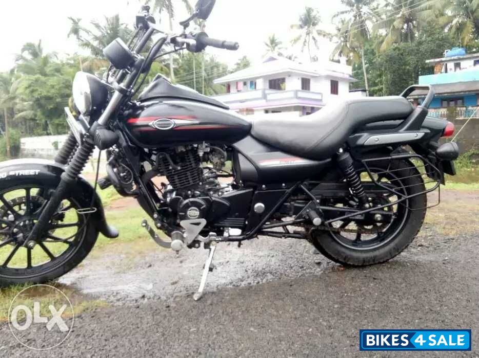 Matt Black Bajaj Avenger Street 220