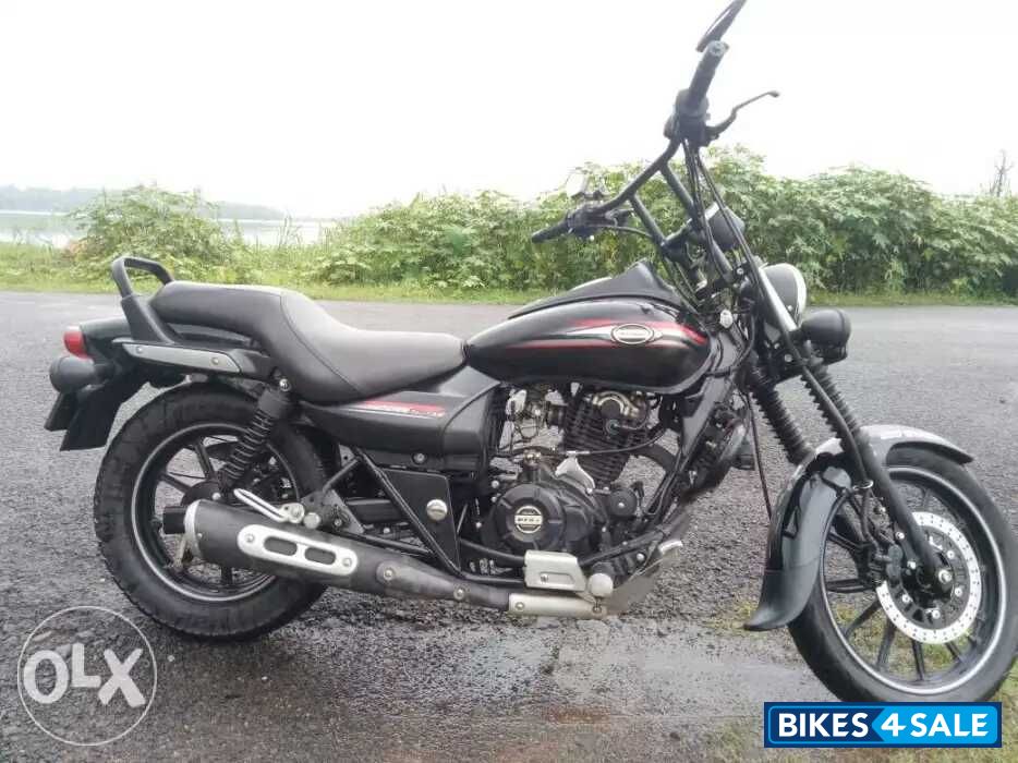 Matt Black Bajaj Avenger Street 220