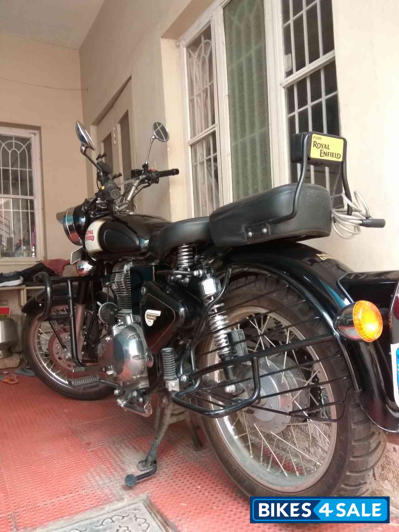 Black Royal Enfield Classic 350 Black Royal Enfield Classic 350