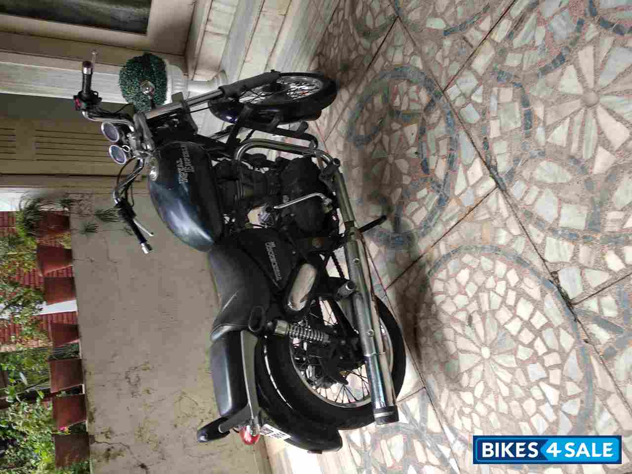 Black Royal Enfield Thunderbird 500