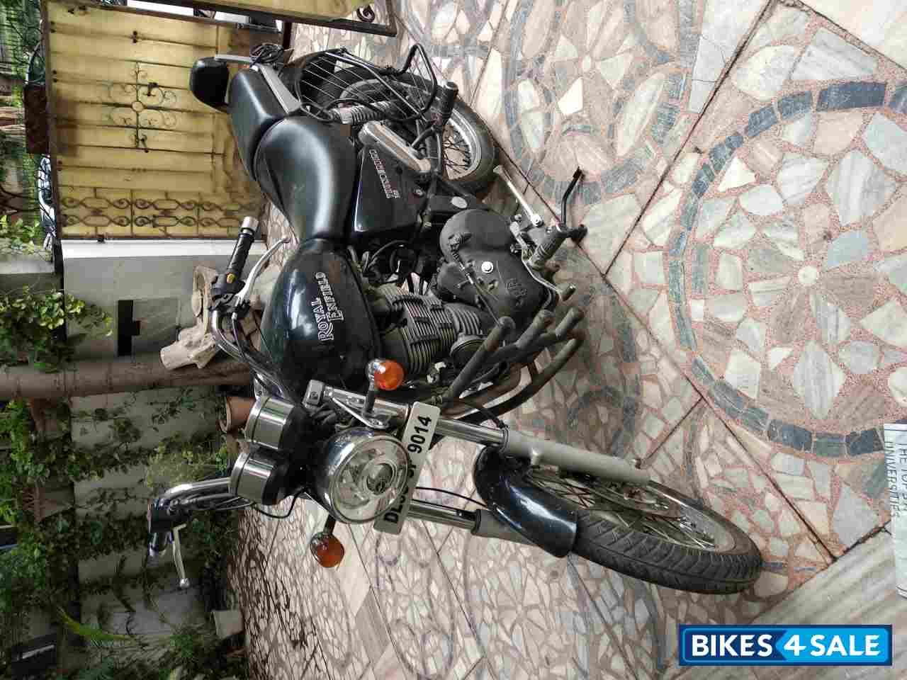 Black Royal Enfield Thunderbird 500