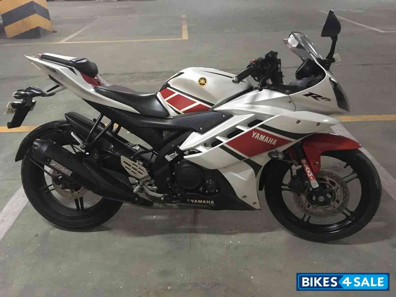 White And Red Yamaha YZF R15 V2
