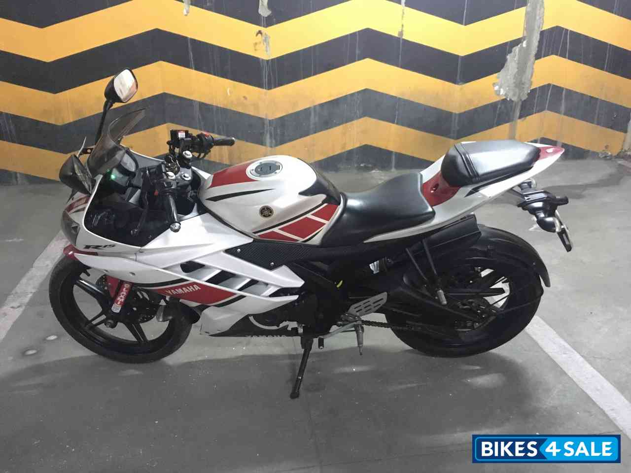 White And Red Yamaha YZF R15 V2