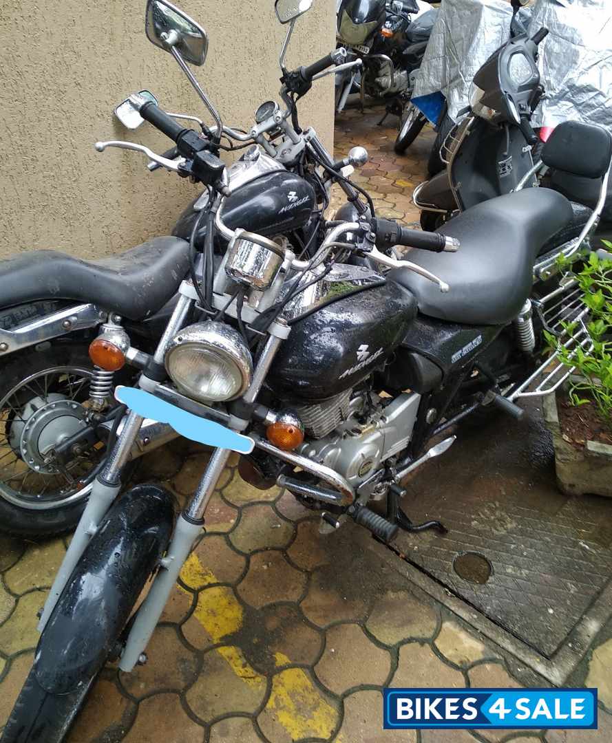 Bajaj Avenger 220 DTS-i