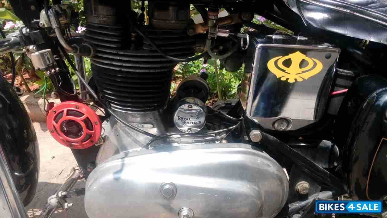 Black Royal Enfield Bullet Standard 350