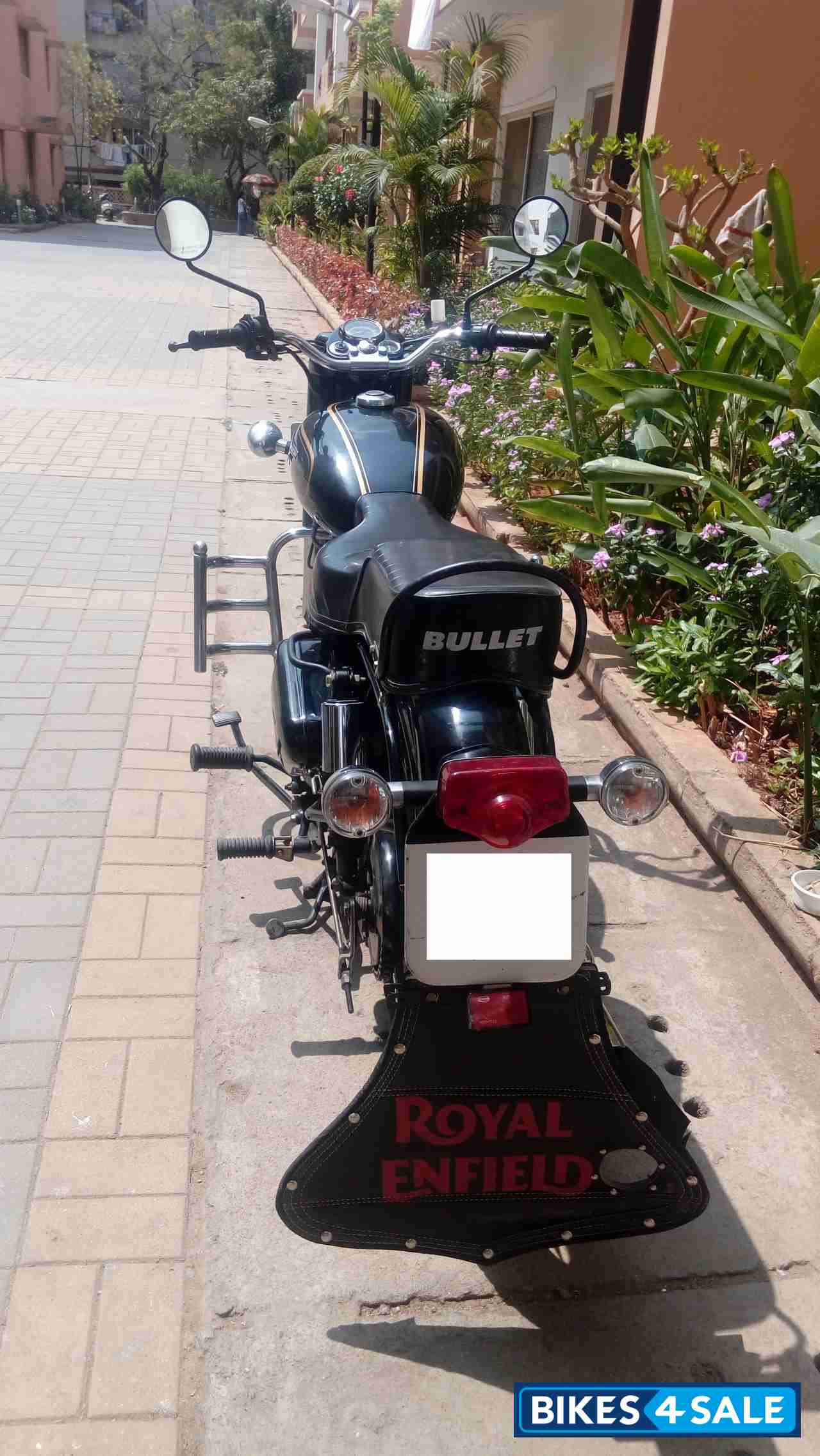 Black Royal Enfield Bullet Standard 350