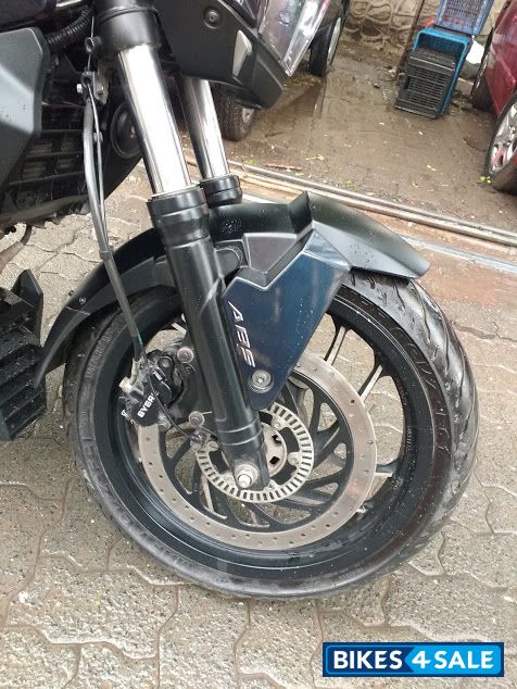 Blue Bajaj Dominar 400 Disc Blue Bajaj Dominar 400 Disc