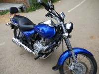 Blue Bajaj Avenger 220 DTS-i