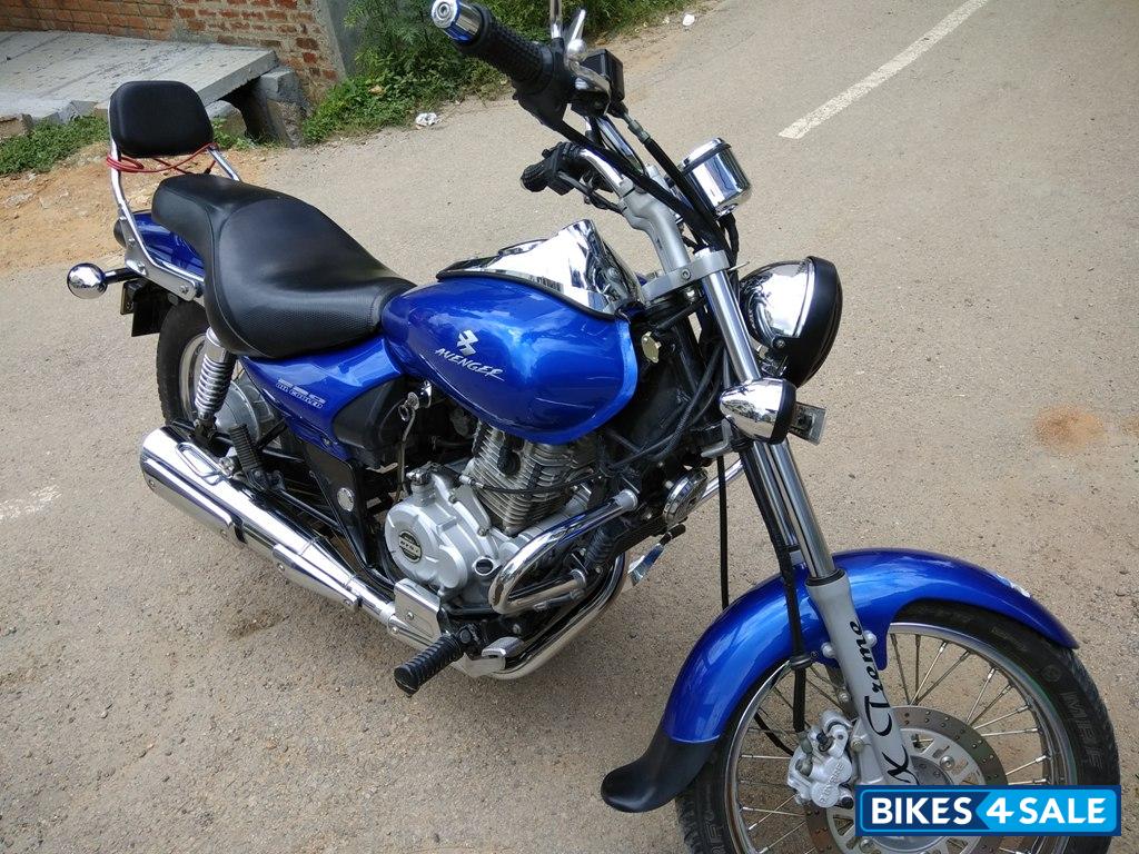 Blue Bajaj Avenger 220 DTS-i