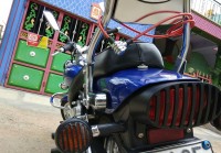 Blue Bajaj Avenger 220 DTS-i