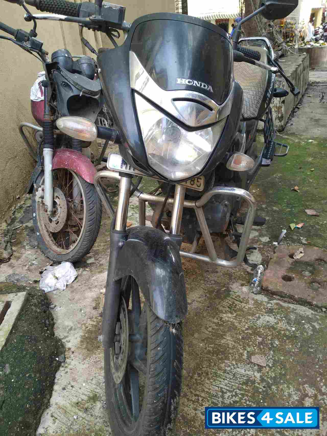 Black Honda CB Unicorn