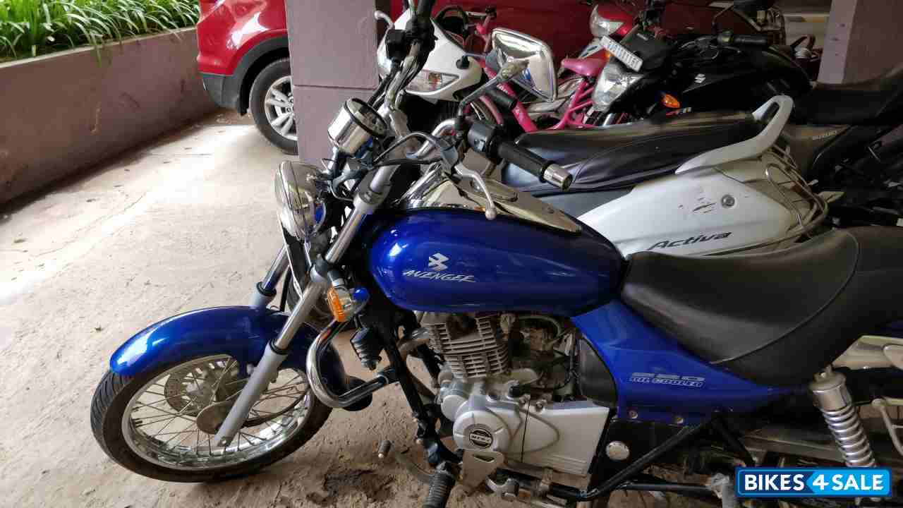 Bajaj Avenger 220 DTS-i