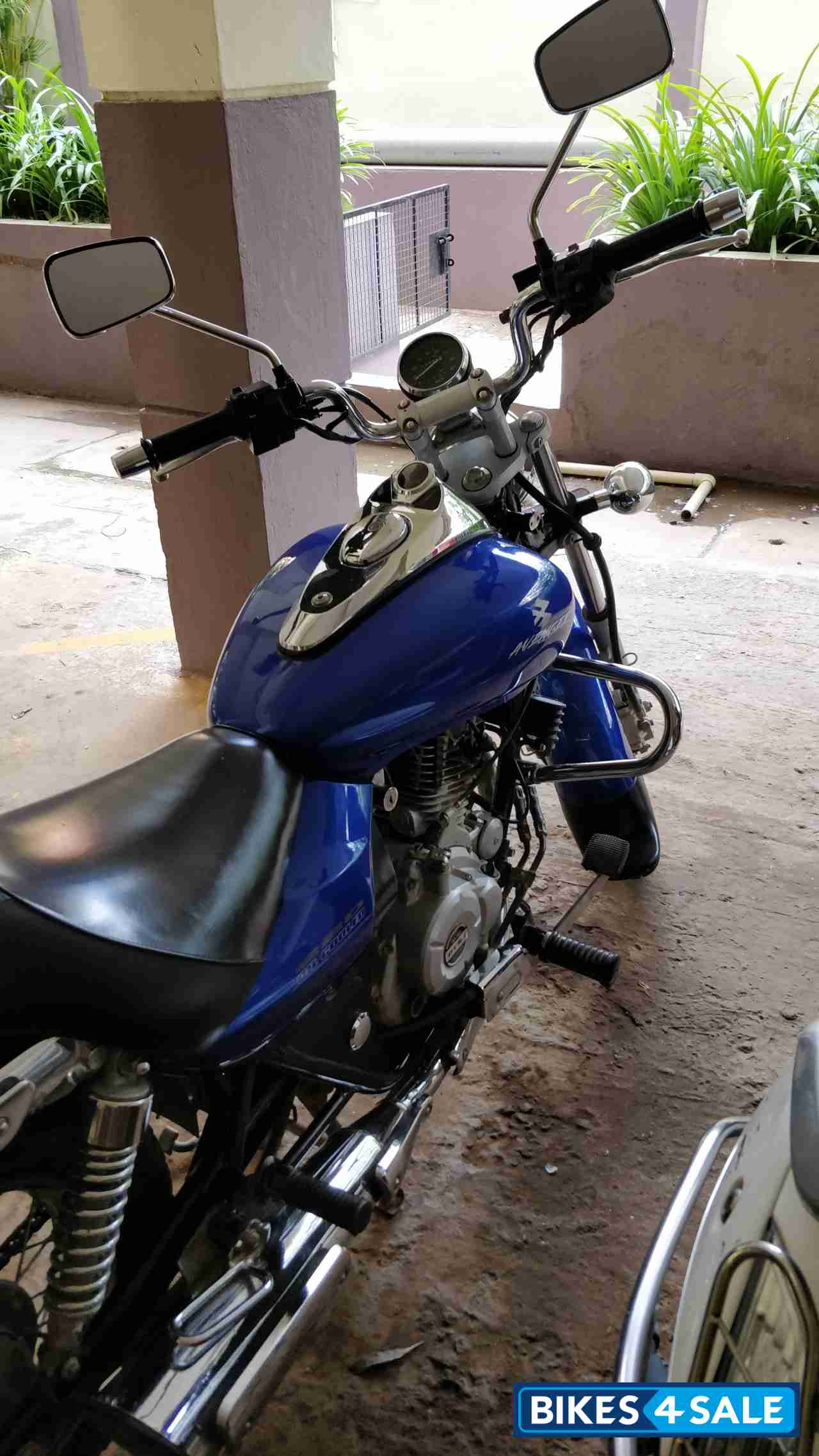 Bajaj Avenger 220 DTS-i Bajaj Avenger 220 DTS-i