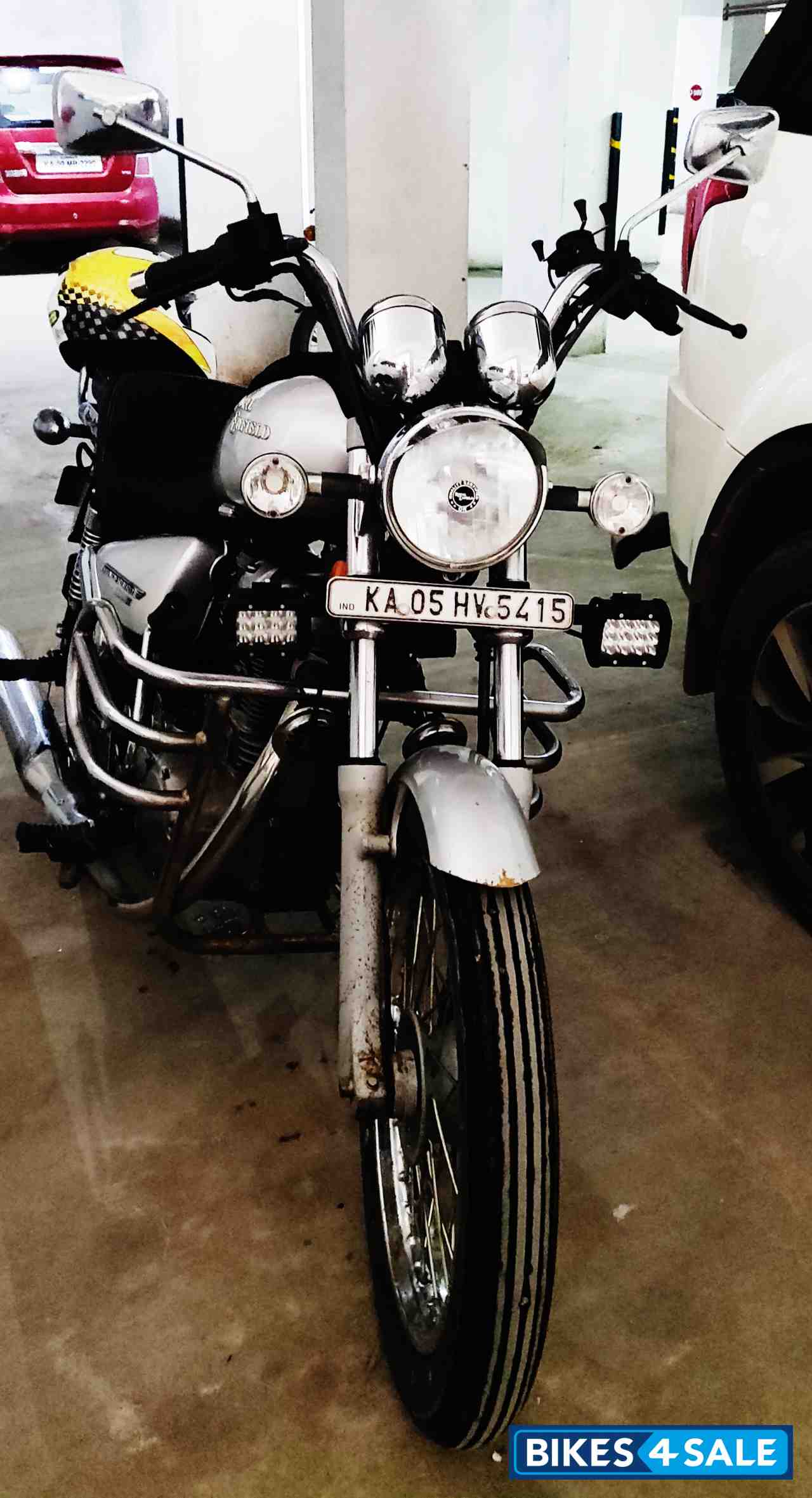 Silver Royal Enfield Thunderbird TwinSpark 350 Silver Royal Enfield Thunderbird TwinSpark 350