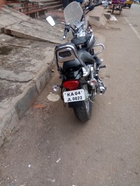 Black Bajaj Avenger Cruise 220