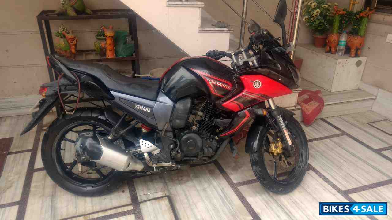 Black And Red Yamaha Fazer