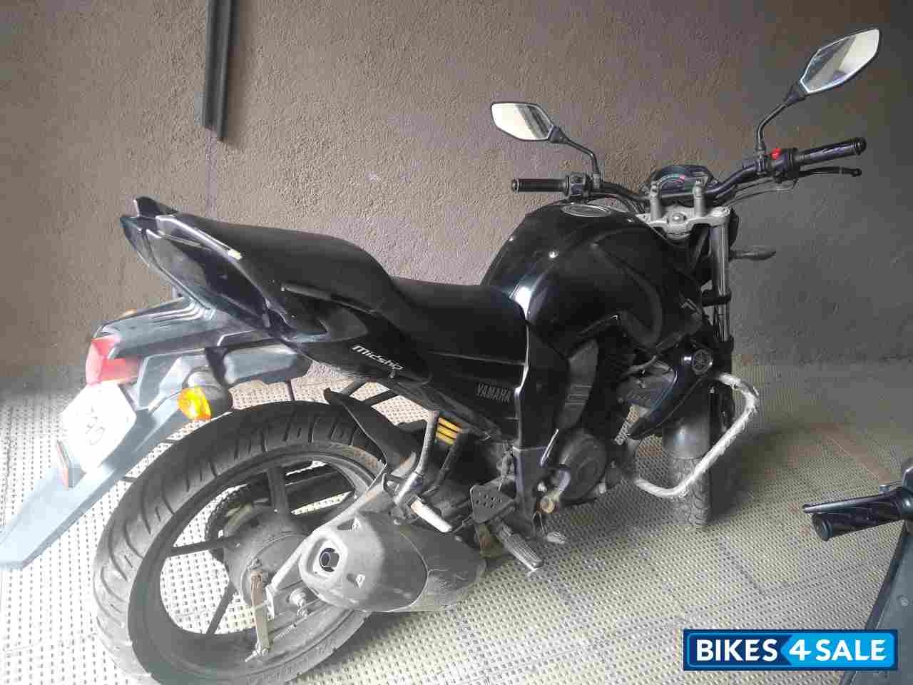 Black Yamaha FZ16