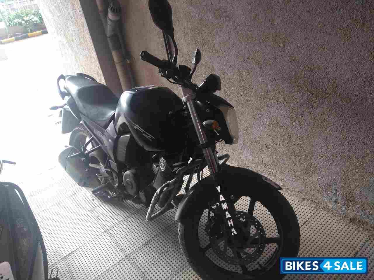 Black Yamaha FZ16