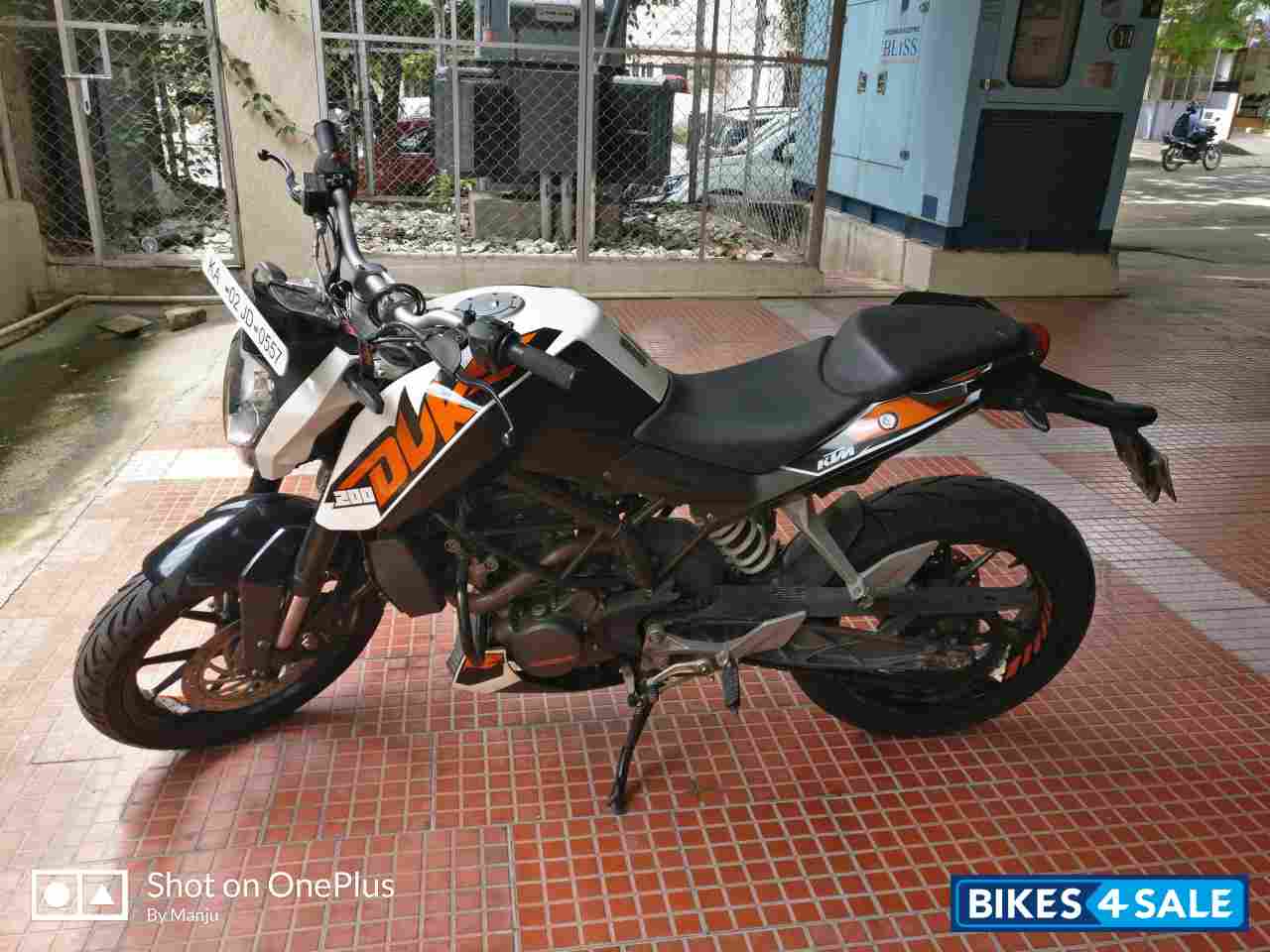 White&orange KTM Duke 200