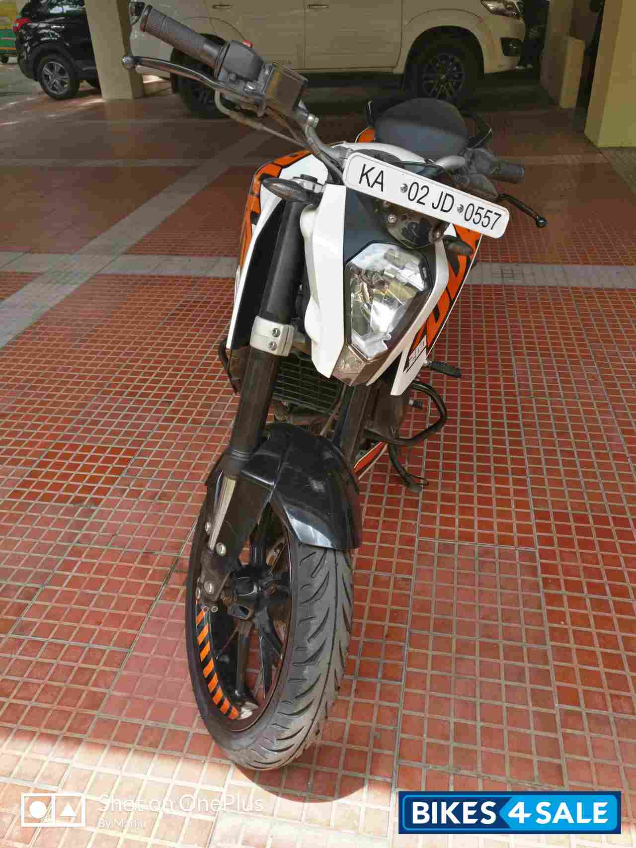 White&orange KTM Duke 200