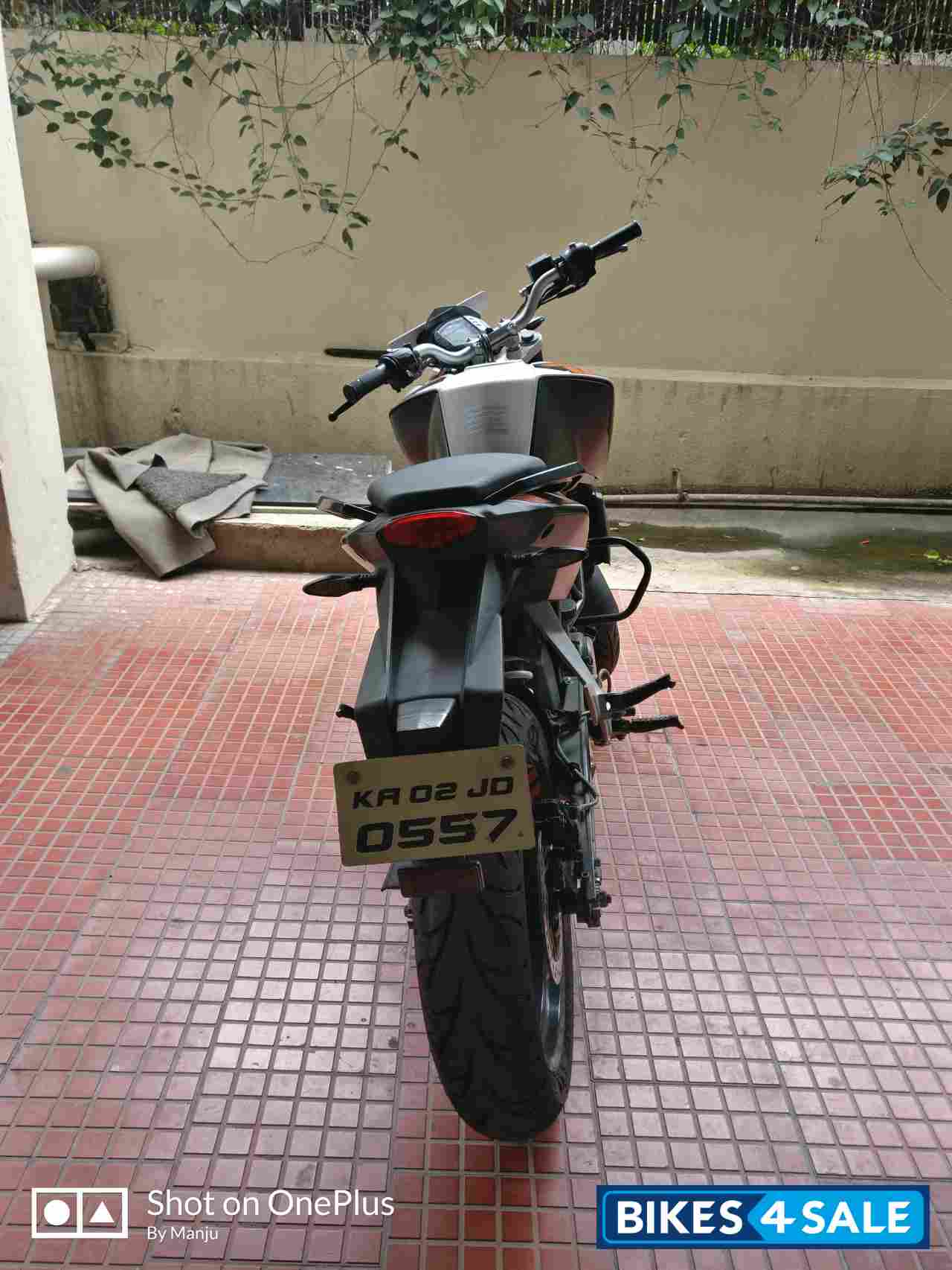 White&orange KTM Duke 200