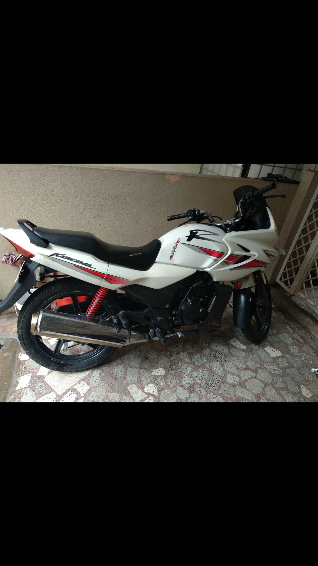 White Hero Karizma R