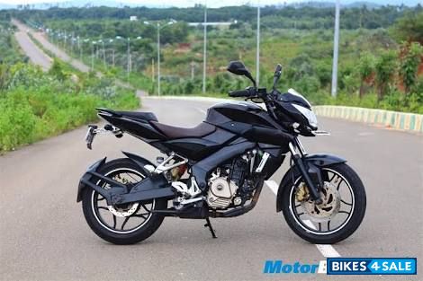 Black Bajaj Pulsar 200 NS
