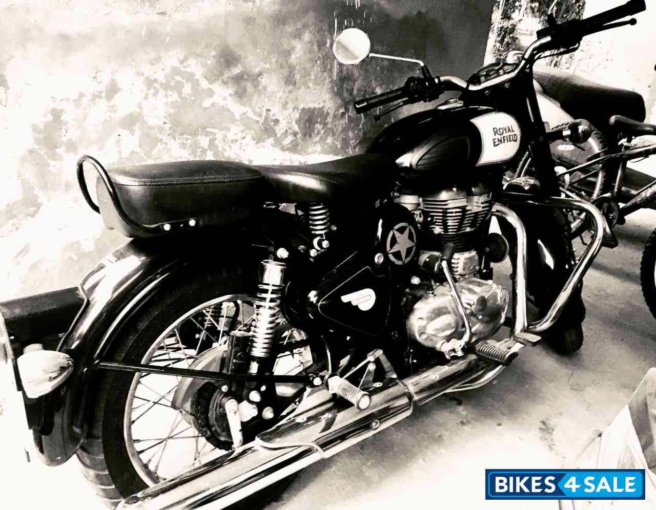 Black Royal Enfield Classic 350 Black Royal Enfield Classic 350