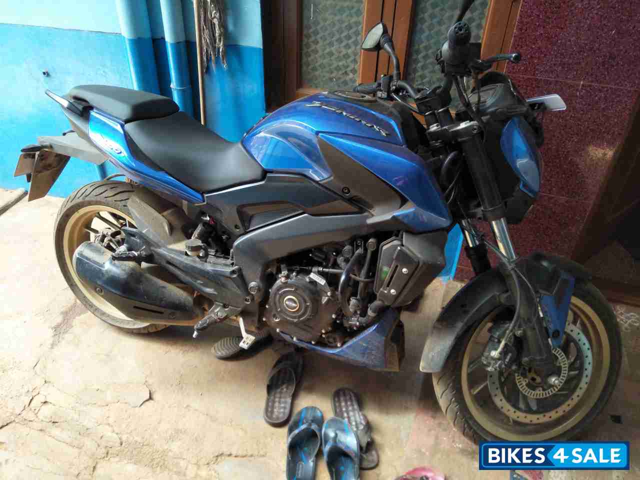 Blue Bajaj Dominar 400 Disc