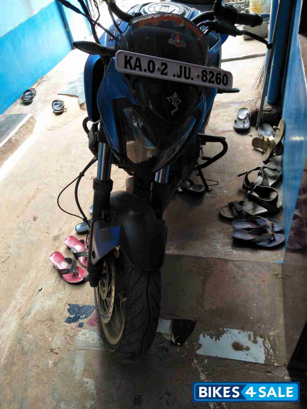Blue Bajaj Dominar 400 Disc