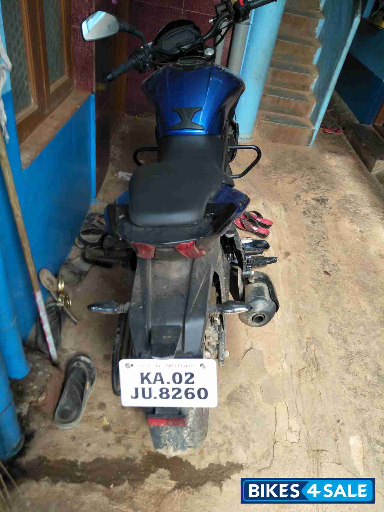 Blue Bajaj Dominar 400 Disc