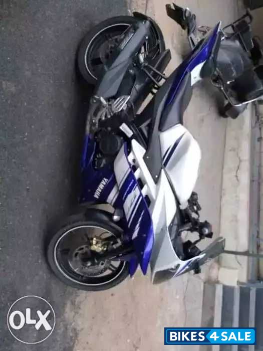 White And Blue Special Edition Yamaha YZF R15 V2