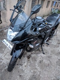 Black Suzuki Gixxer SF