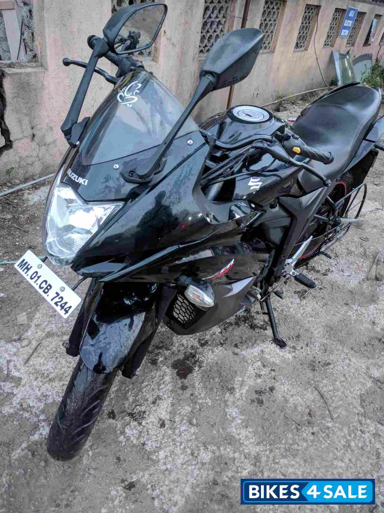 Black Suzuki Gixxer SF